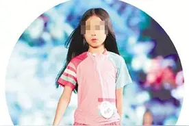 11岁女孩患糖尿病3年，每天分4次测血糖并打胰岛素，最终扎到手抖图片