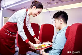 从美国空乘岗位“三无”低门槛，看国际空运弃美貌求微笑的大趋势图片