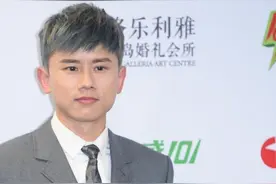 张杰银发造型赶时髦，效果却不尽人意，原来问题出在这儿图片