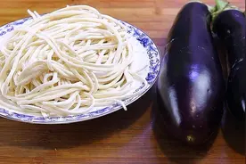 爱吃面条记得收藏，搭配茄子做的面条，一顿3碗不够吃，太香了图片