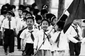 1951年，毛主席题词“好好学习天天向上”的小学生，后来怎样了？图片