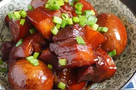 做红烧肉，不能加料酒炖！多加这2样，软烂鲜香，肥而不腻，好吃图片