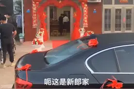 江苏一新娘家在新郎家隔壁，司机苦恼婚车咋开，网友：调个头回来图片