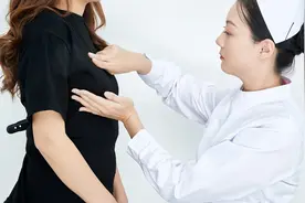 女性朋友来例假前，为啥会胸胀痛？医生：做好3事，预防乳腺增生图片