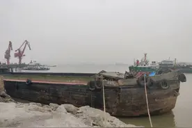 江苏靖江一装沙船沉没2人死亡，另有一具遗体正鉴定身份图片