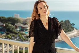 赌王何鸿燊真正“长孙女”何家文，混血面孔像极赌王，低调有气质图片
