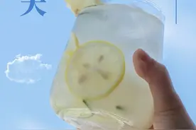 如果柠檬汁可降尿酸治痛风，里面什么成分起作用？博士深度解读图片