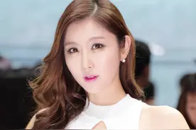 韩国高颜值模特，曲眉丰颊娉婷袅娜，时间简约裁剪出来的性感风图片