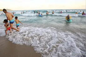 炎炎夏日，去海边戏水乐享逍遥一夏图片