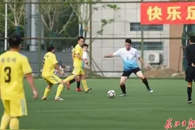 业余如何玩转8人制足球，​争冠热门队主帅来教你图片
