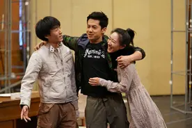 林丛导演人艺今年首部小剧场话剧，探讨“什么是幸福”图片