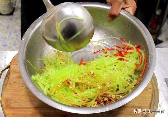 莴笋丝不要清炒了，试试这样凉拌，清脆爽口又好吃