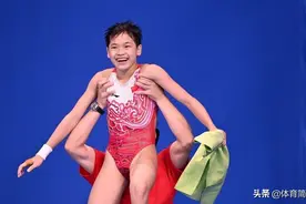 全红婵每天在想被教练抱起那一刻，全运会夺冠后，抱起她的是谁？图片