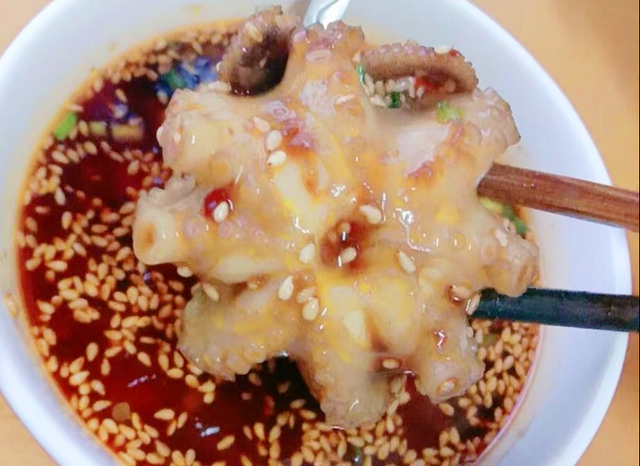 “八爪鱼”一煮就老，很多人错了，海边人教你正确做法，清脆鲜嫩