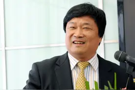 36岁借50万创业，50岁身价40亿成济南首富，今坐拥34家公司图片
