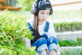 IU反戴帽子系列，纯美的知恩图片
