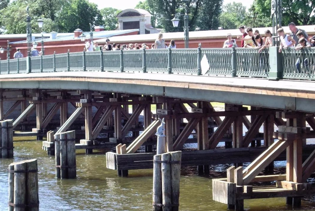 8年花费32.33亿美元，为什么肯尼亚宁愿借钱，也要修建蒙内铁路？