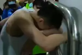 总决赛的四滴眼泪，郭艾伦和杜锋感动球迷，母爱和球迷落泪最感人图片