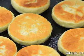 面点师教你做发面馅饼，外焦里软，薄皮大馅，一气吃两三个才真爽图片