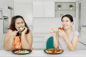 睡前做到3件燃脂小事，持续消耗卡路里，更快瘦下来图片