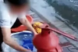 不是吧，连消火栓的水都要薅？图片