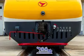 这趟火车只有一节车厢，带卧铺！还配5个司机！图片