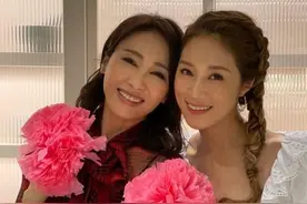 徐子淇黎姿同框，两位阔太区别大，一个专心生儿子一个认真搞事业图片