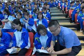 来自学生的《法治视频观后感》图片