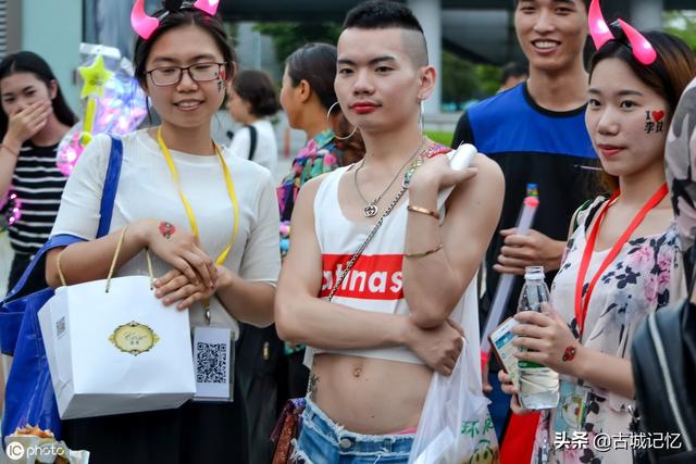 江西男子扮“妖女”成网红,粉丝3天从几百涨到4万,越骂越火