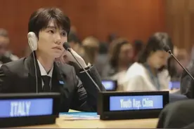 王源在《人民日报》撰文：爱国的少年心，总是相通的图片