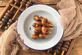 白露过后，吃花生板栗都不如吃它，串起来裹上糖，太香了图片