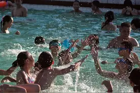 热҈ 热҈ 热҈，逼近35℃！茂名人的夏天居然这么快乐？图片