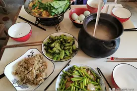 第一次去江西男友家，阿姨做了一桌菜，晒到网上，网友纷纷劝分手图片