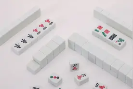 牌局都结束却没有胡牌，不是运气的原因，而是不会“出牌”图片