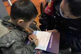 合肥一3岁男童夜里独自溜出门妈妈在家睡着了竟浑然不知图片