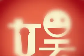 「搞笑段子」看见两个美女在吃黄瓜...图片