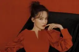 女明星为了保暖有多心机？李沁的保暖衣能充电，光腿神器太自然了图片