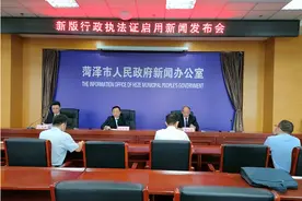 我市将为12240名行政执法人员统一配发新版执法证件图片