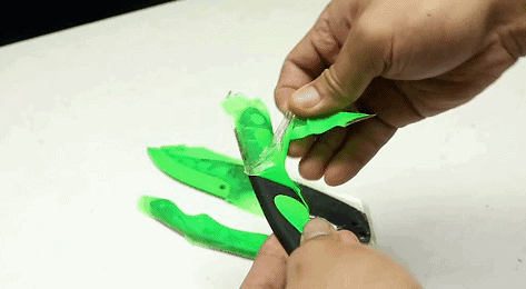 把吃剩的冰棍木棒做成飞镖、匕首，夏天过完兵器库都有了