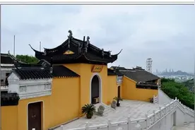 姑嫂寺庙进香，恶少见色起心，狐朋狗友助纣为虐，黄泉路作伴同行图片