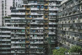 重庆“魔幻”民居24层无电梯，今成网红打卡地，86岁设计者回忆“就想留下能让人议论的东西”图片