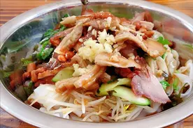 南宁排名第一的干捞粉店，位置搬了2次老顾客仍然来吃，火了30年图片