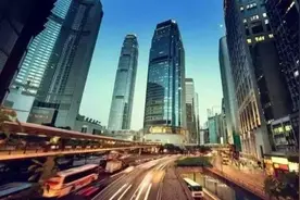 众多大型工厂搬离了深圳，大量员工面临失业，很多人选择离开这里图片