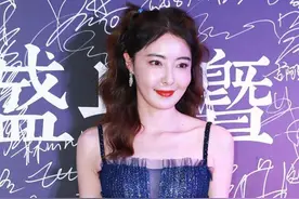 米露虽然热度不高，但穿衣很有一套，一件长裙就可以轻巧抢镜图片