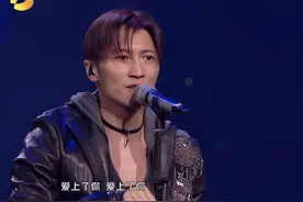 双11晚会，40岁谢霆锋瘦脱相，张韶涵裙摆太长，王一博要直播图片