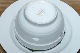 家里待客，西兰花是我必做的压轴菜，揭开碗那一瞬间，客人看馋了图片