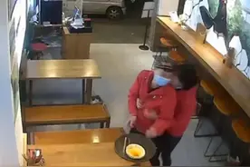 餐馆情侣员工在店里亲亲抱抱秀恩爱被监控拍下，老板“重罚”：你们必须结婚，店里会包个大红包图片