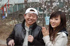63岁潘长江瘫坐轮椅，照片曝光中曝光的豪宅：凡人不敢想图片