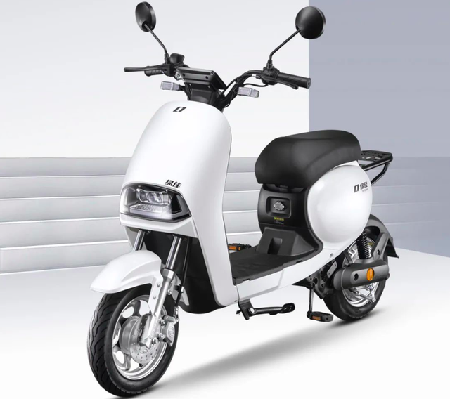 绿佳新款电动车评测：搭载400W电机，动力足续航远，山区也能骑