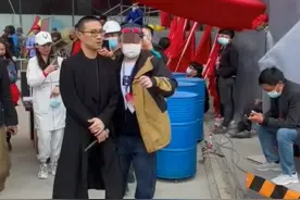 汪峰现身央视五一晚会！两颊凹陷瘦变样，老婆章子怡又遭前妻骂图片